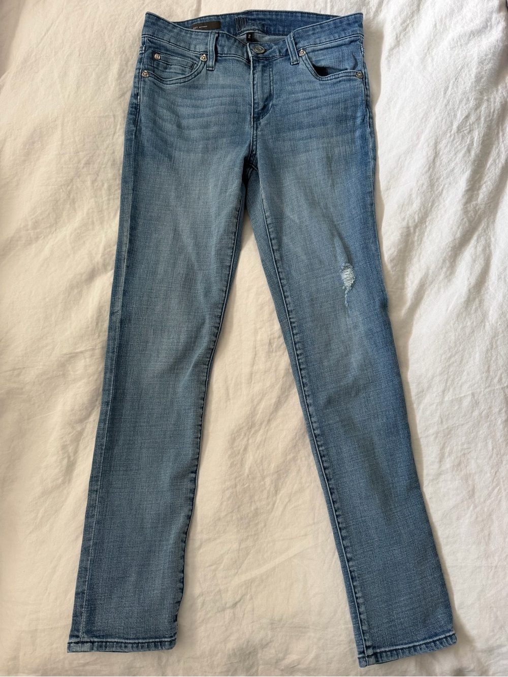 Kut from the Kloth Katy Boyfriend Size 2 Light Blue Skinny Jeans